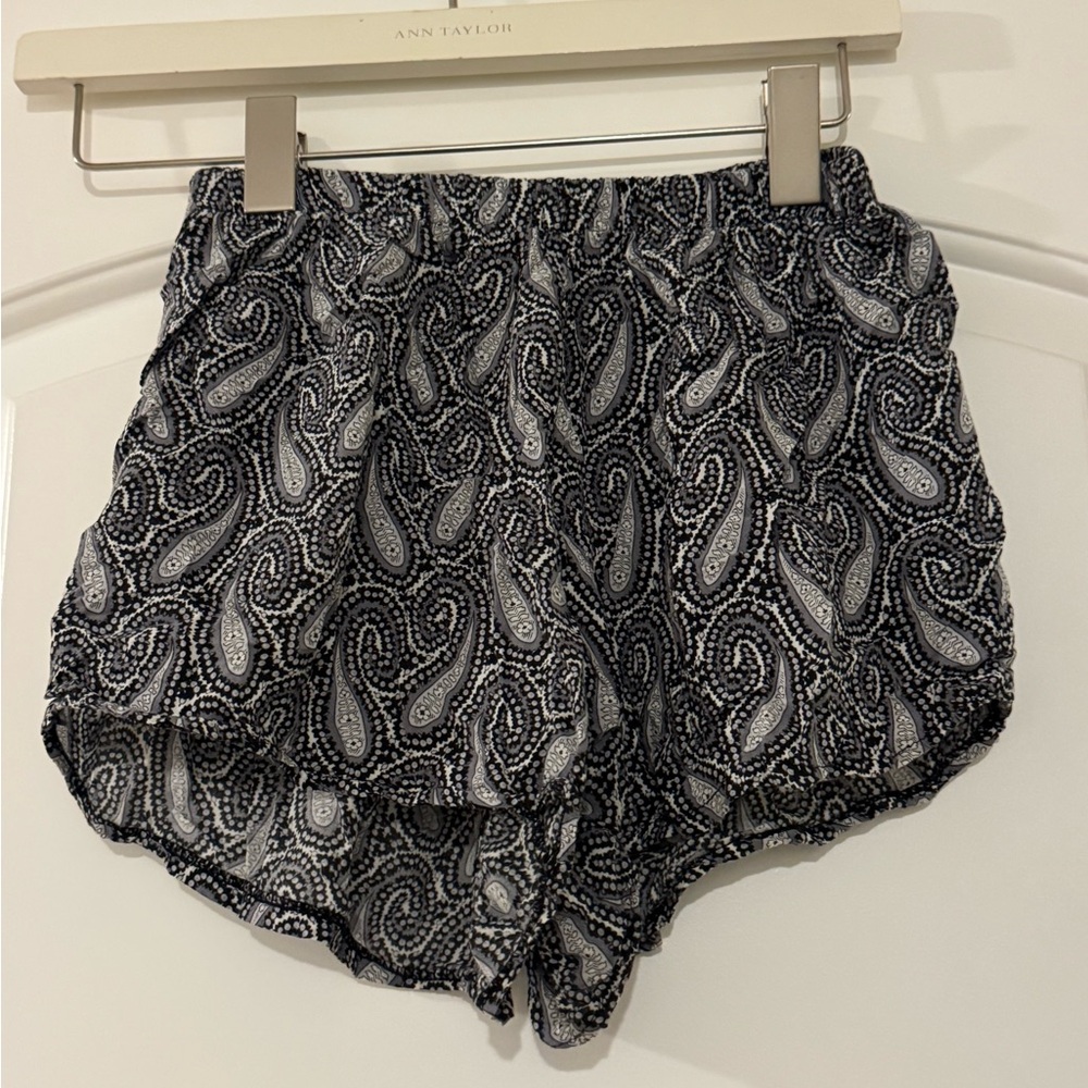 Brandy Melville paisley shorts elastic waist black gray and white size small